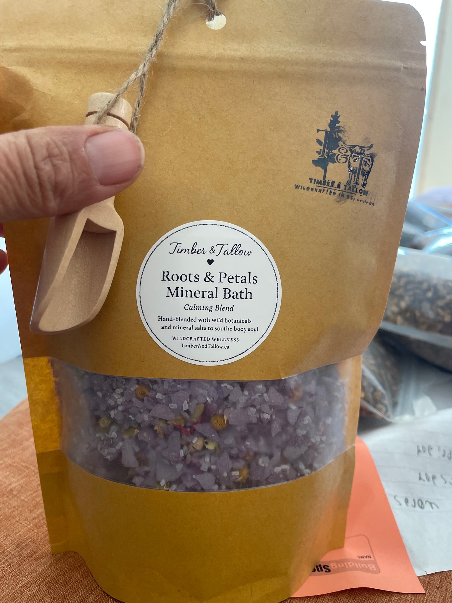 🌸 Roots & Petals Mineral Bath — Calming Blend